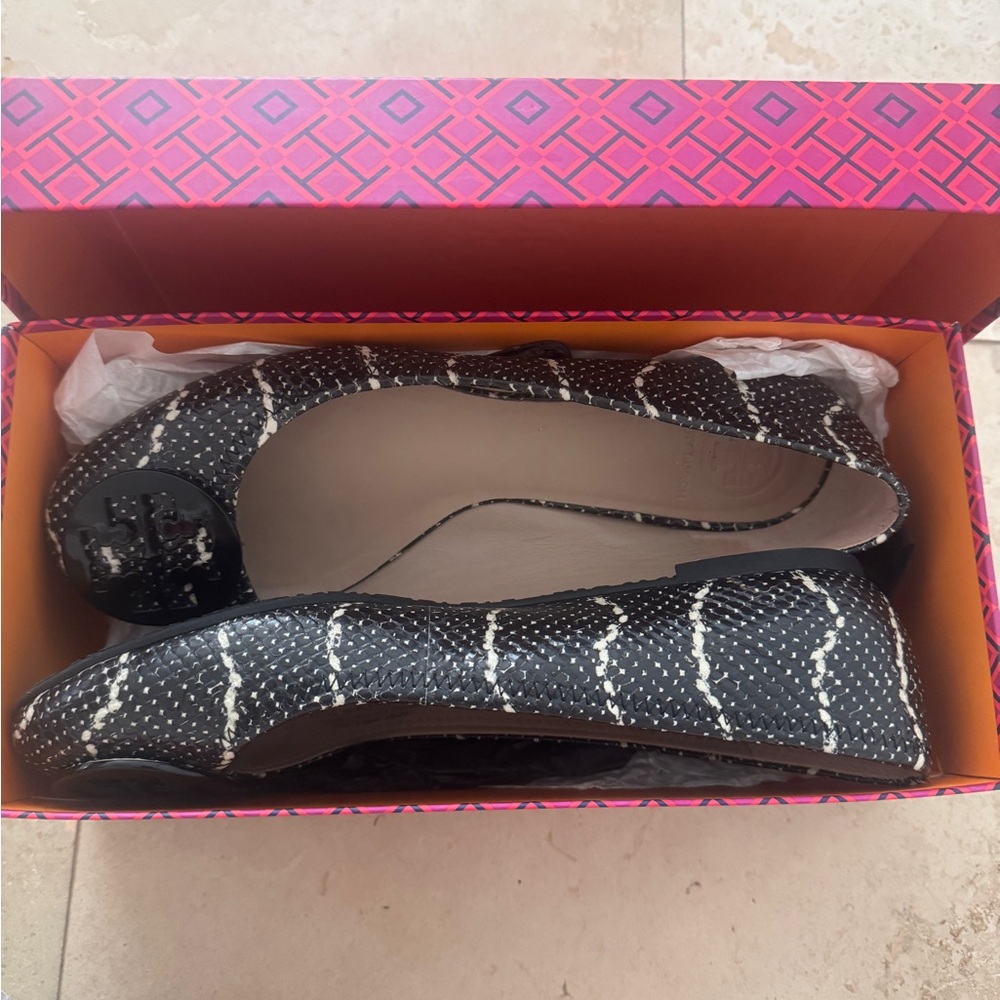 Tory Burch Black And White Python Patterned Reva … - image 2